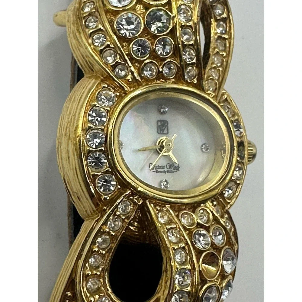Victoria Wieck Womens Gold Tone B7712 Watch New Battery 8.25